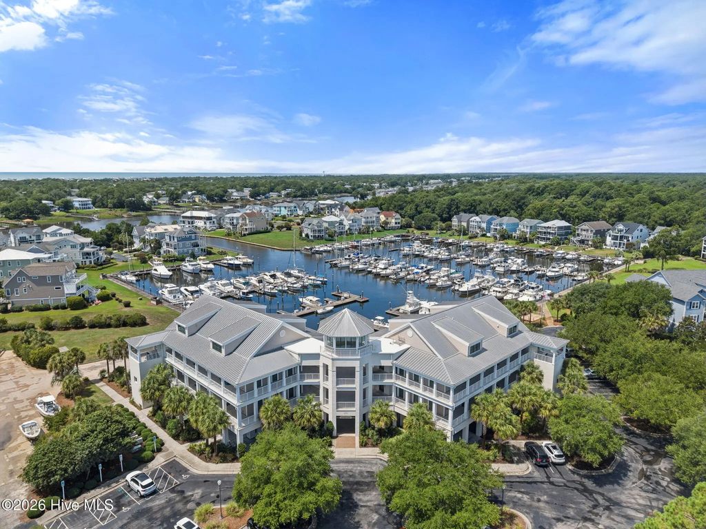 2571 St James Drive Se Unit 202, Southport
