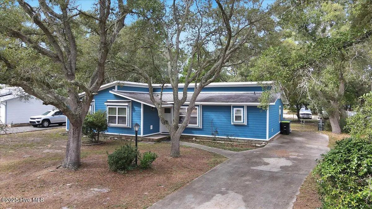 209 Ne 56th Street, Oak Island