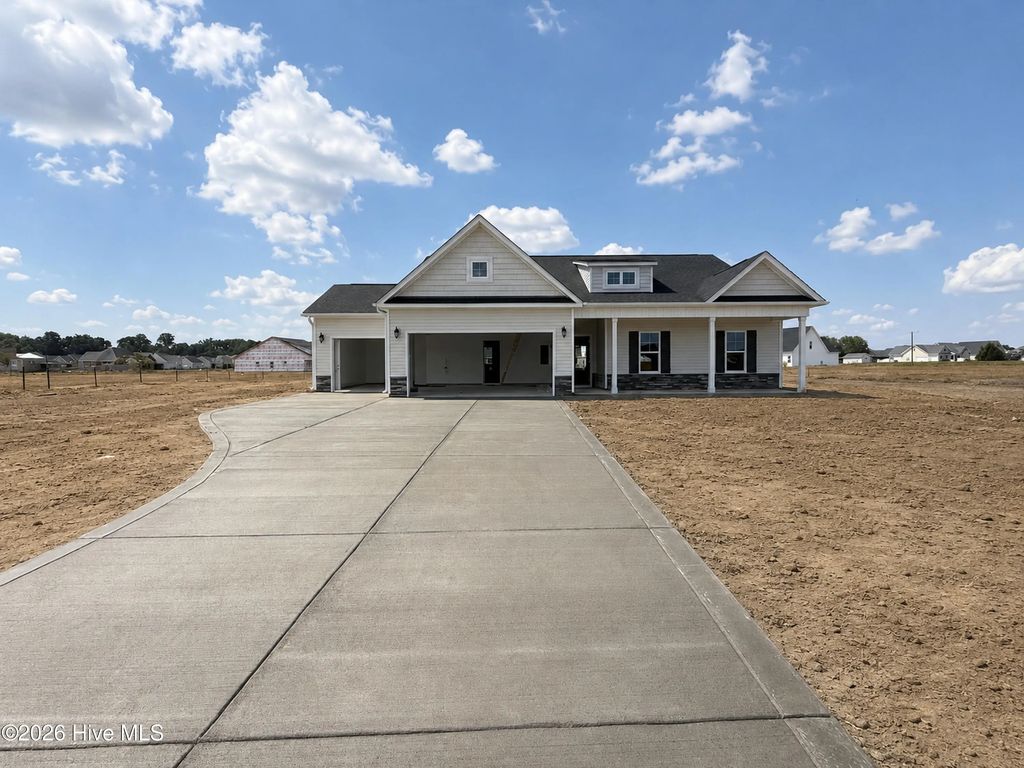 105 Ed Barrow Lane, La Grange