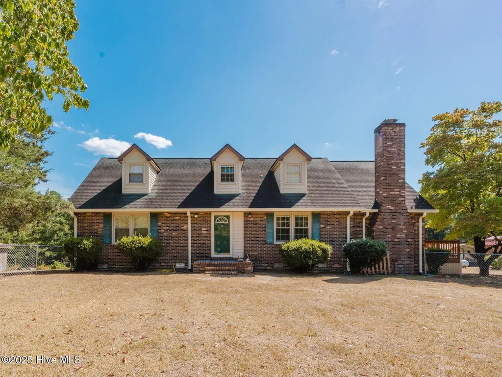 1414 Pine Acres Road, White Oak