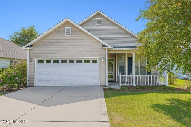 124 Azalea Drive, Hampstead