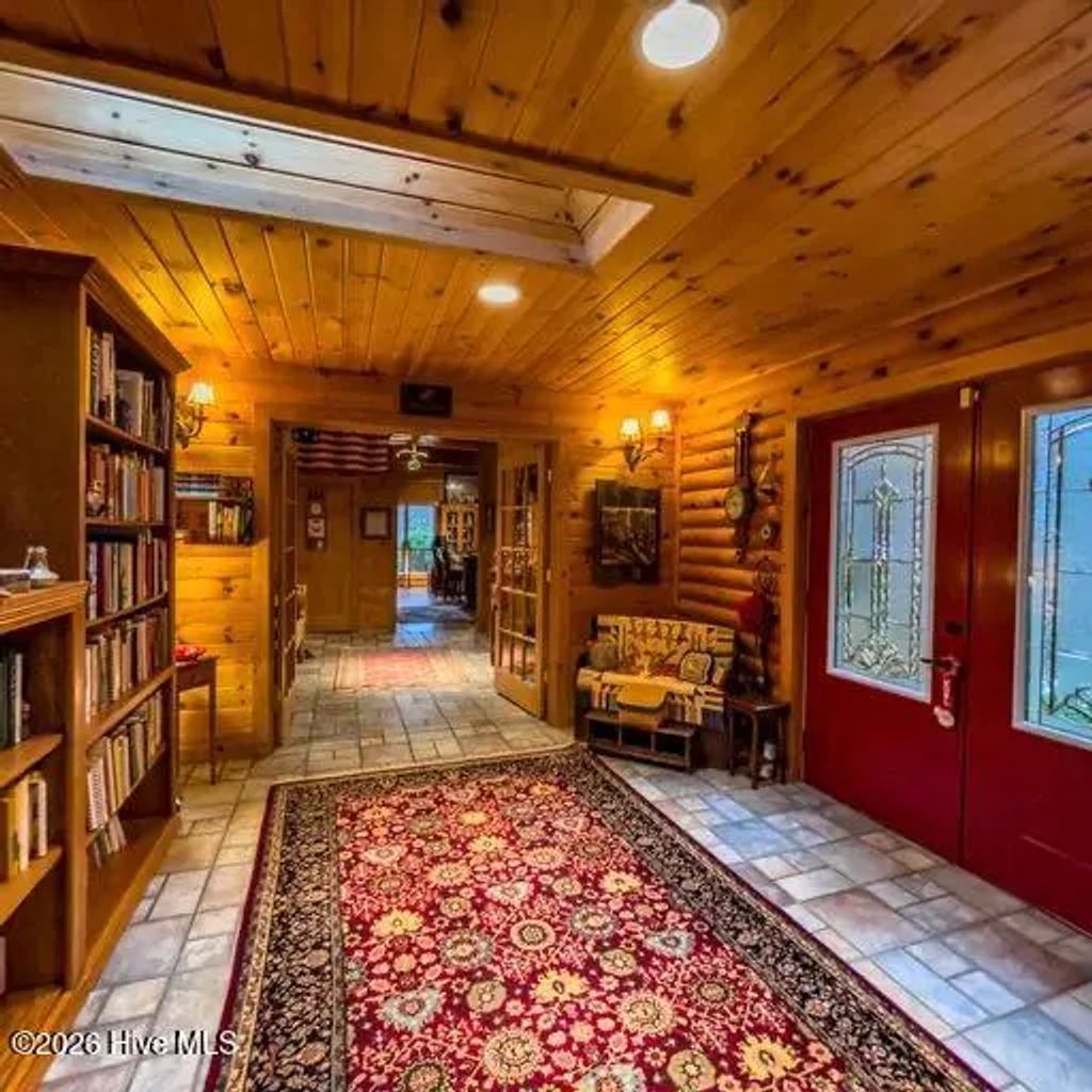 496 Holloway Road, Robbinsville