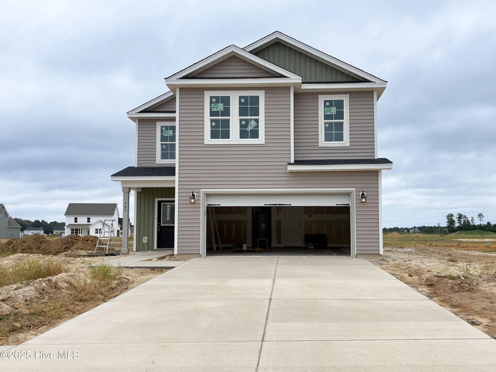 909 Wild Azalea Way, Hubert