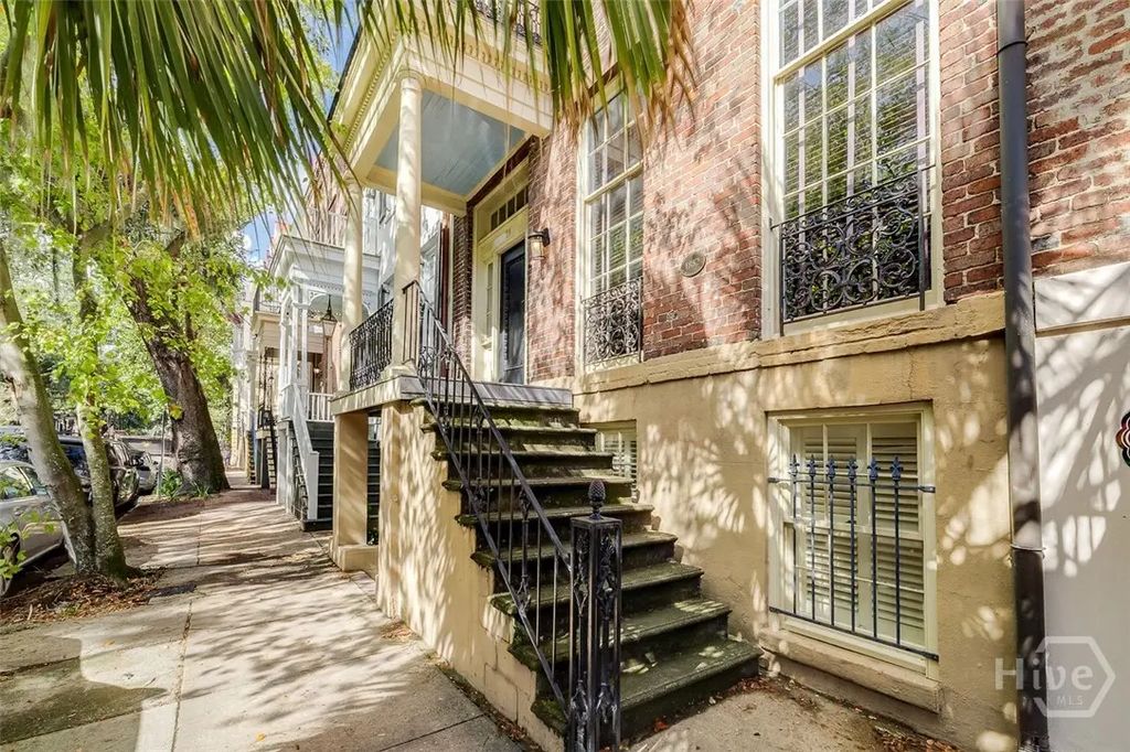 28 E Taylor Street, Savannah