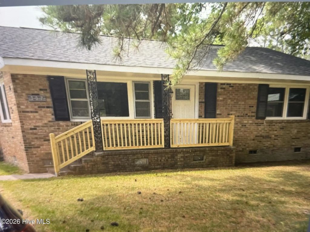 307 E Purvis Street, Robersonville