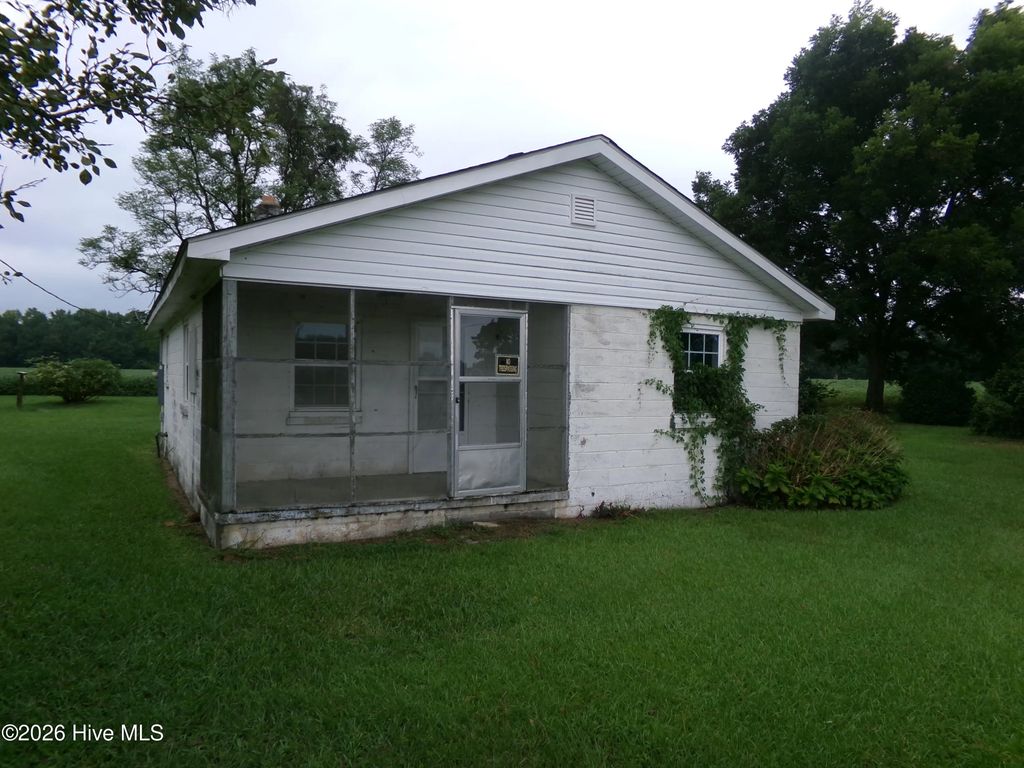 2862 E White Pond Road, Fairmont