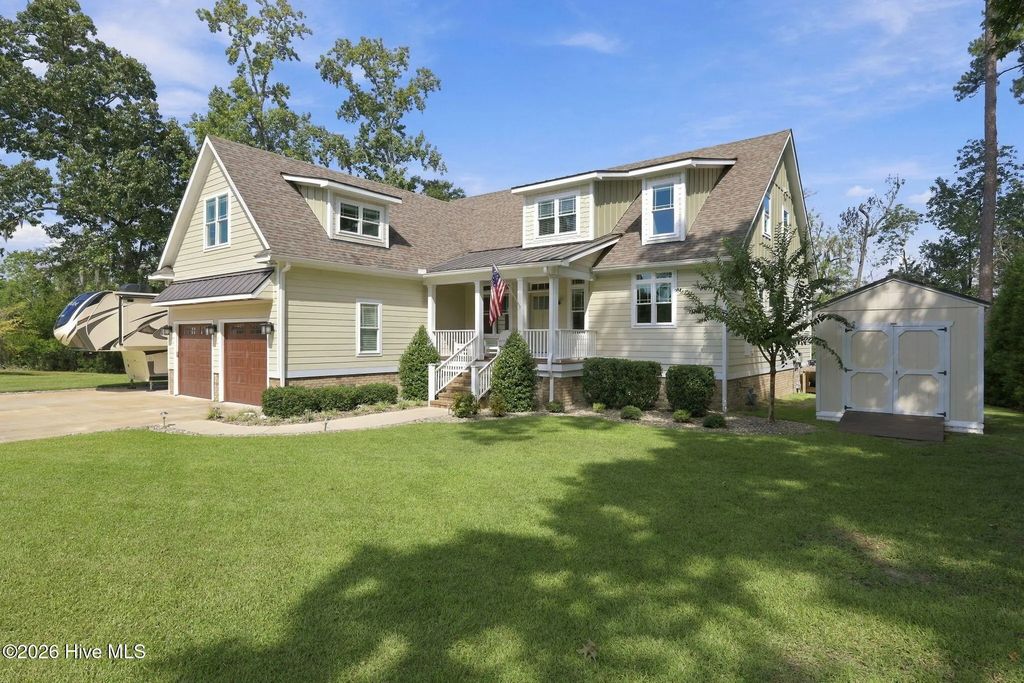 706 W Wilson Creek Drive, Trent Woods