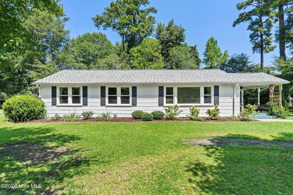 602 E Wilmington Street, Burgaw