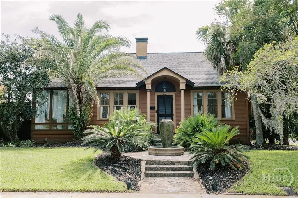 211 E 51st Street, Savannah