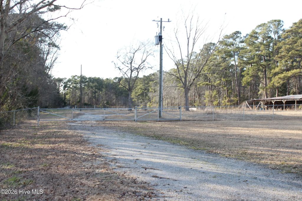 5891 Us Highway 117 S, Burgaw