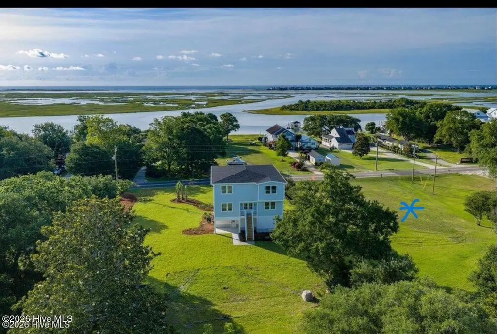 8 Scotts Hill Loop Road, Wilmington