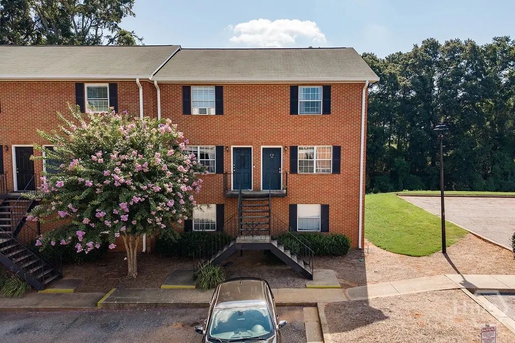 2165 S Milledge Avenue F12, Athens