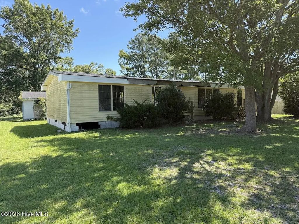 255 Hilltop Road, Newport