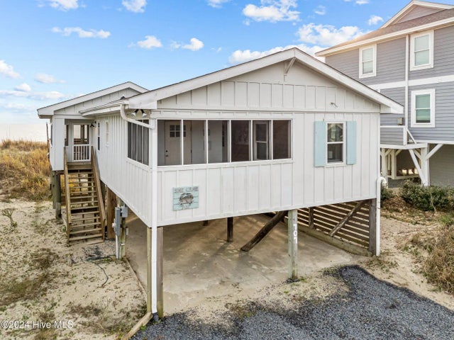 707 W Beach Drive, Oak Island