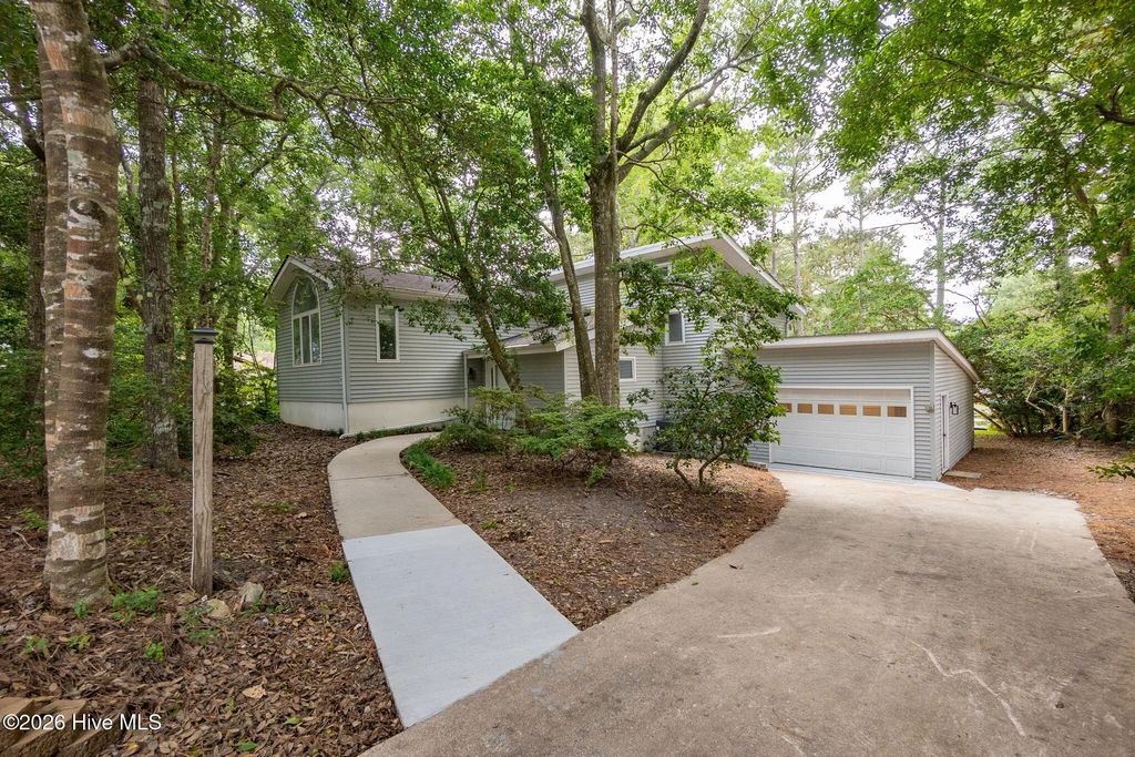 121 White Ash Drive, Pine Knoll Shores