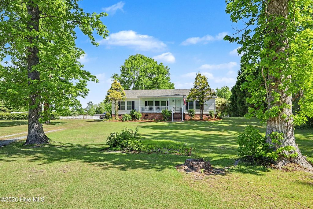 114 Royal Oak Drive, Hampstead