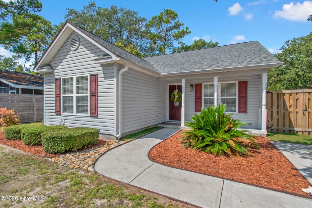 123 Ne 18th Street, Oak Island