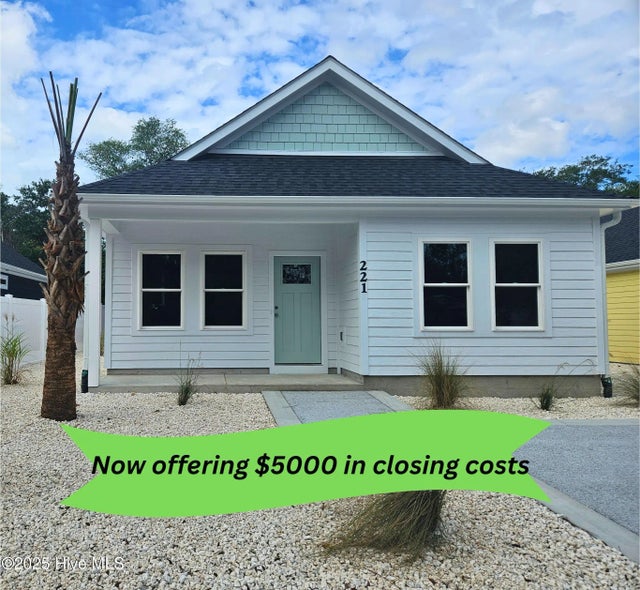 221 Ne 75th Street, Oak Island