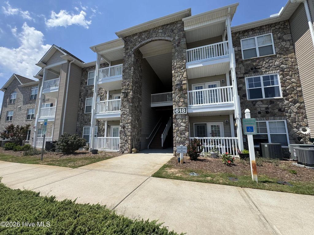 618 Condo Club Drive Unit 307, Wilmington