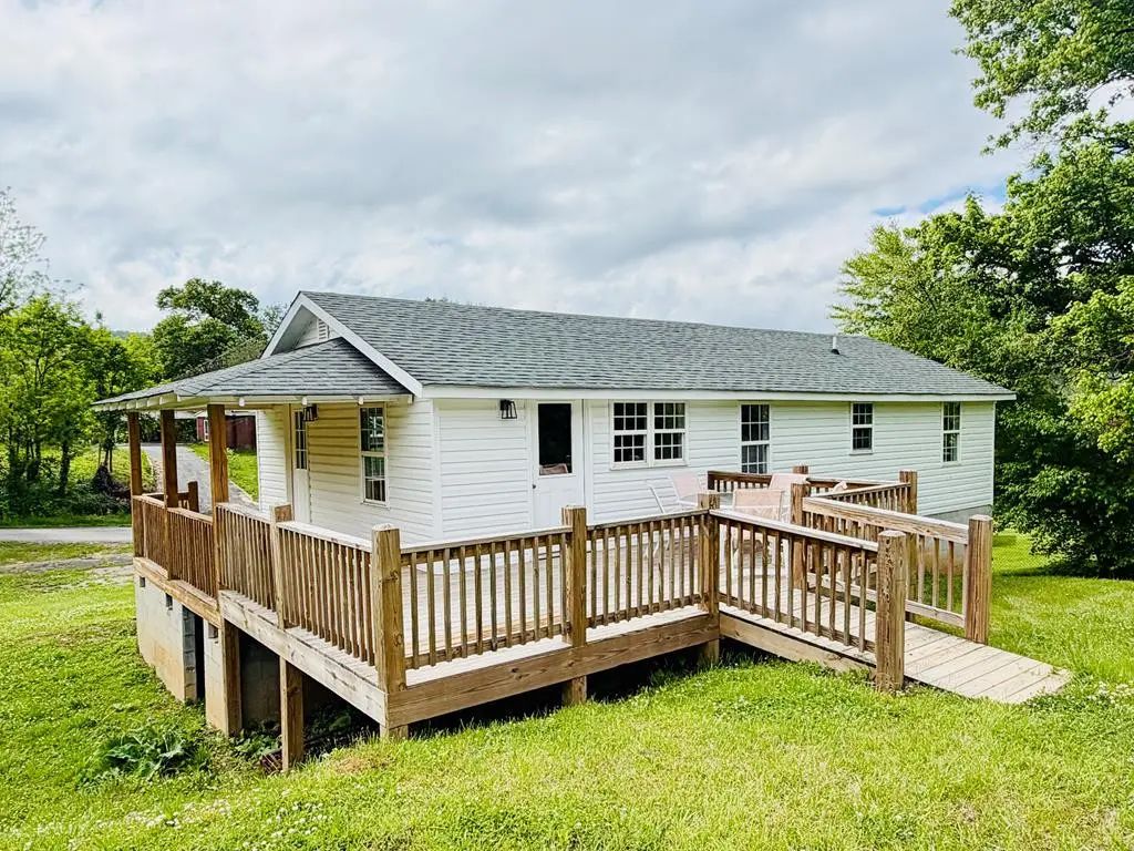 319 Circle Street, Robbinsville