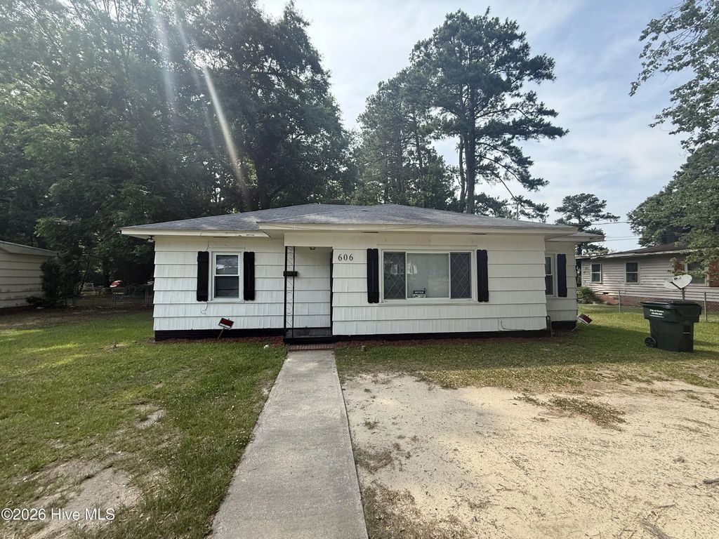 606 Greenmead Drive, Kinston