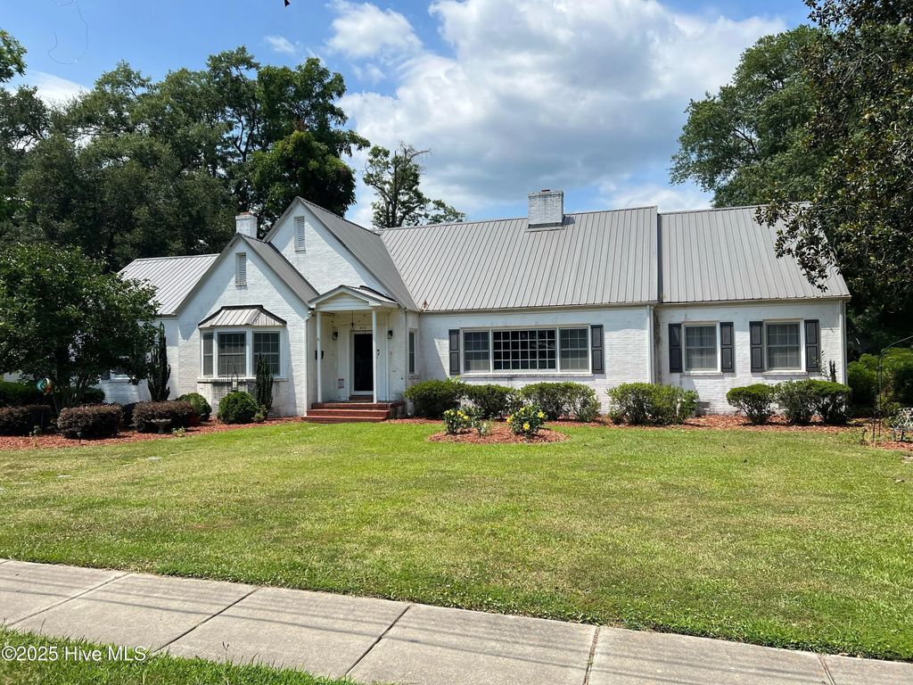313 E 1st Avenue, Chadbourn