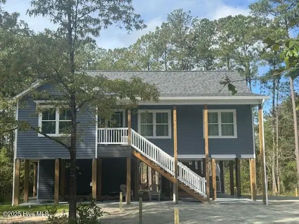 1311 Blackbeard Drive, Oriental