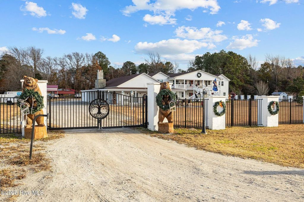 490 Whitehouse Fork Road, Peletier