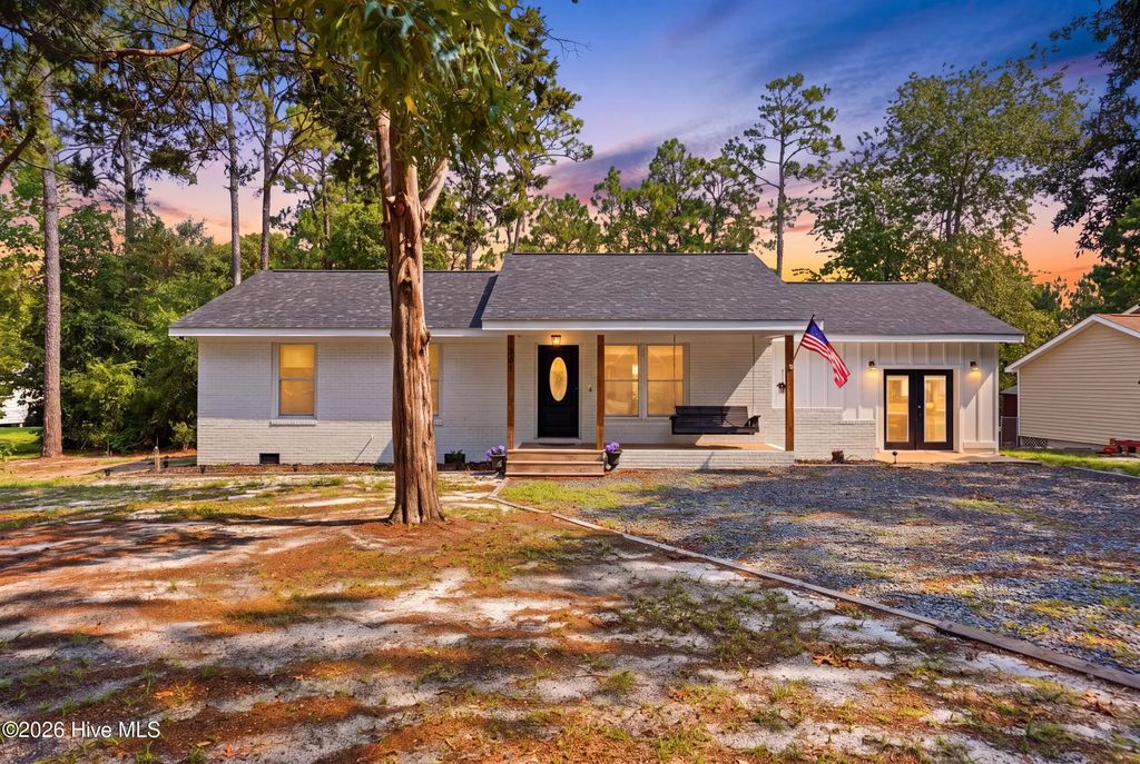 1361 Forest Lake Road, Southport