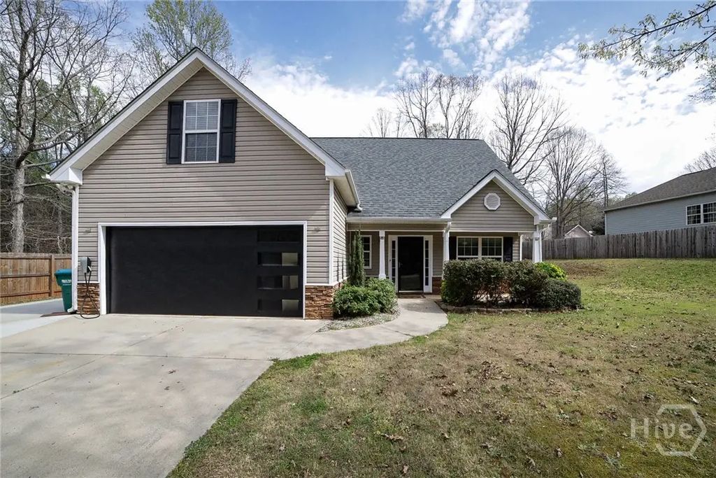 560 Windsong Lake Drive, Commerce