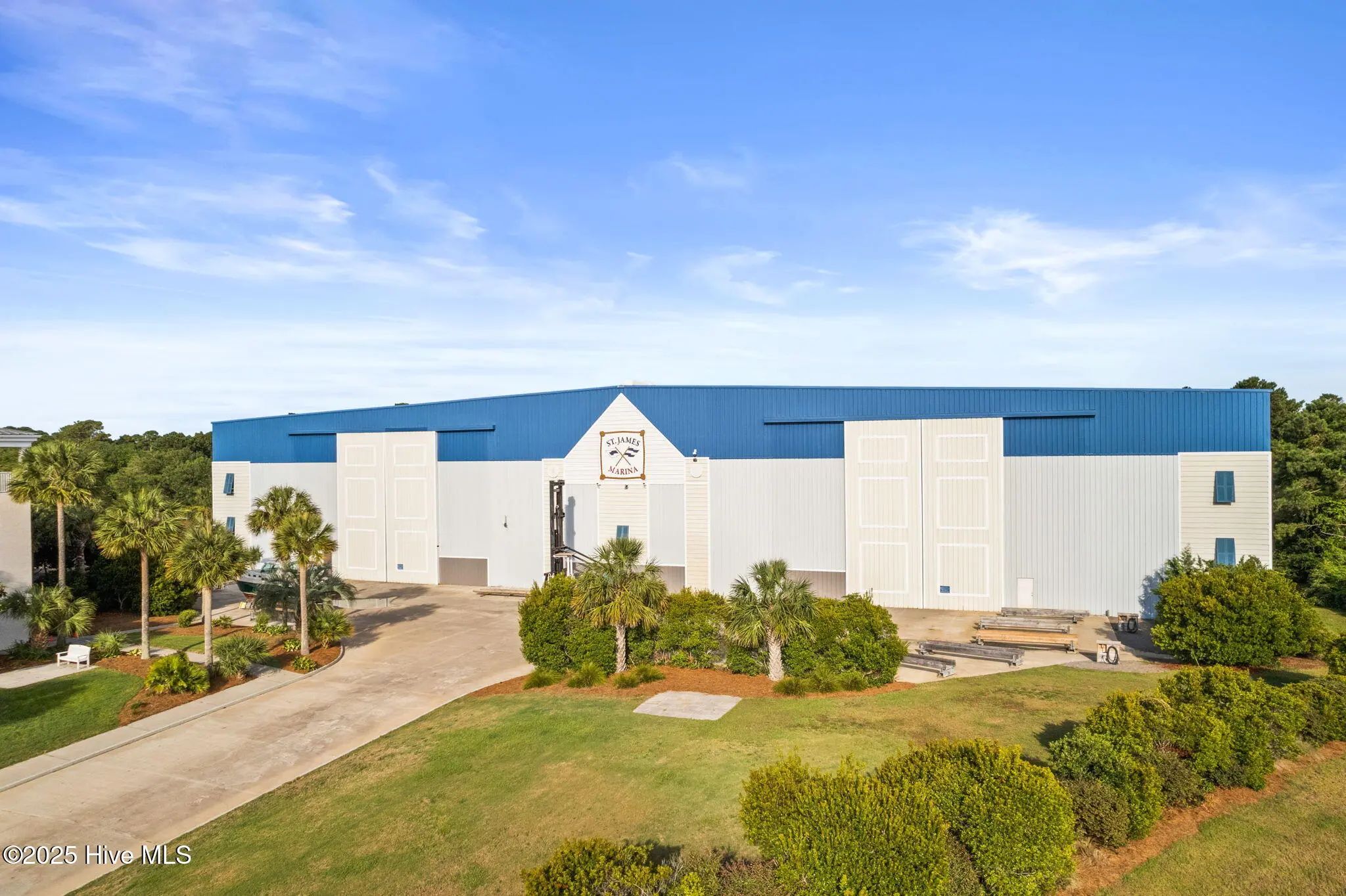 2571 St James Drive B42, Southport