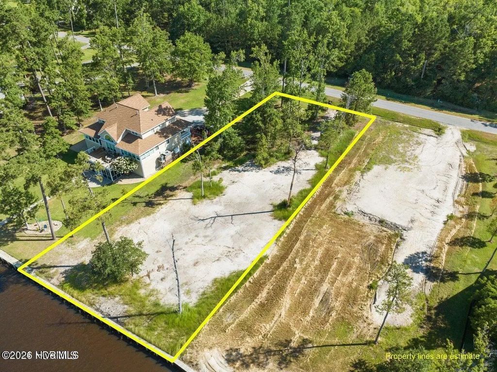 14 E Dowry Creek E, Belhaven