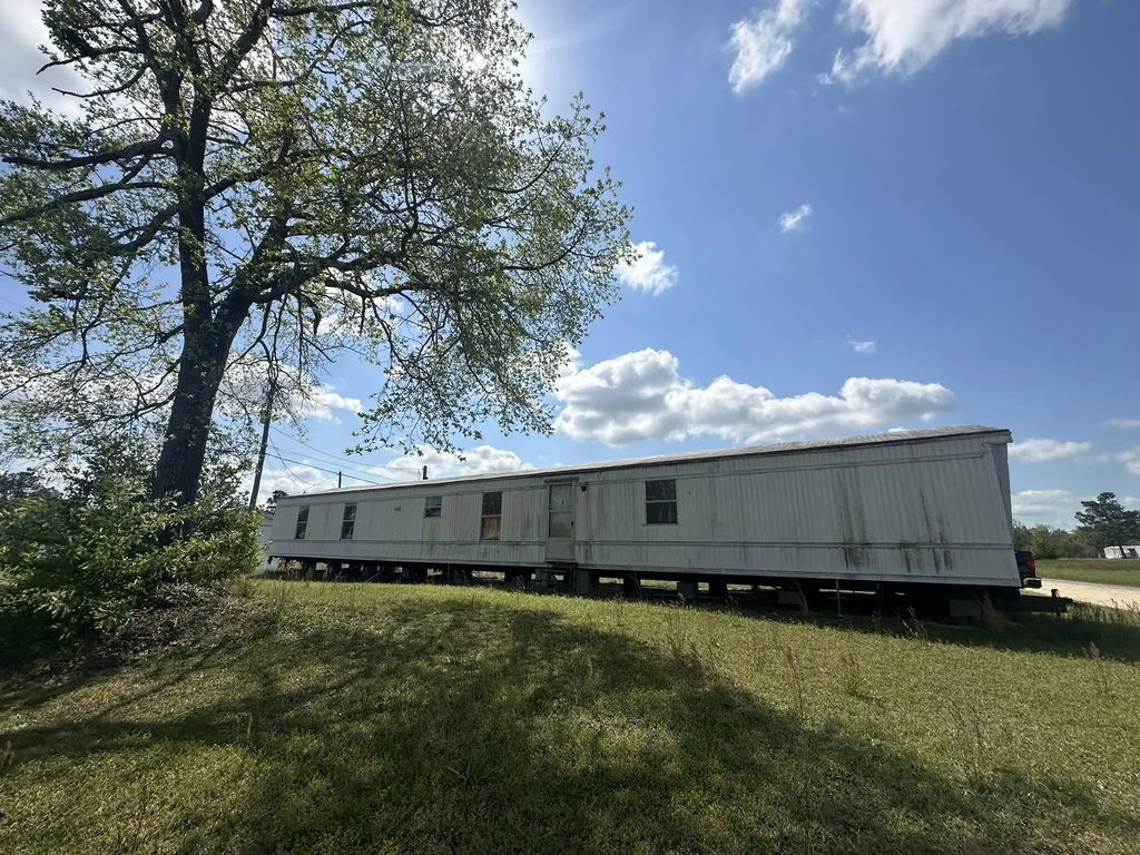 2454 Tobacco Road, Richmond