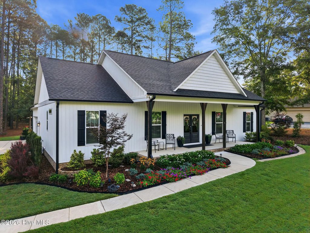 105 Stallion Drive, West End