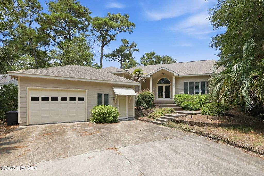 142 Oakleaf Drive, Pine Knoll Shores