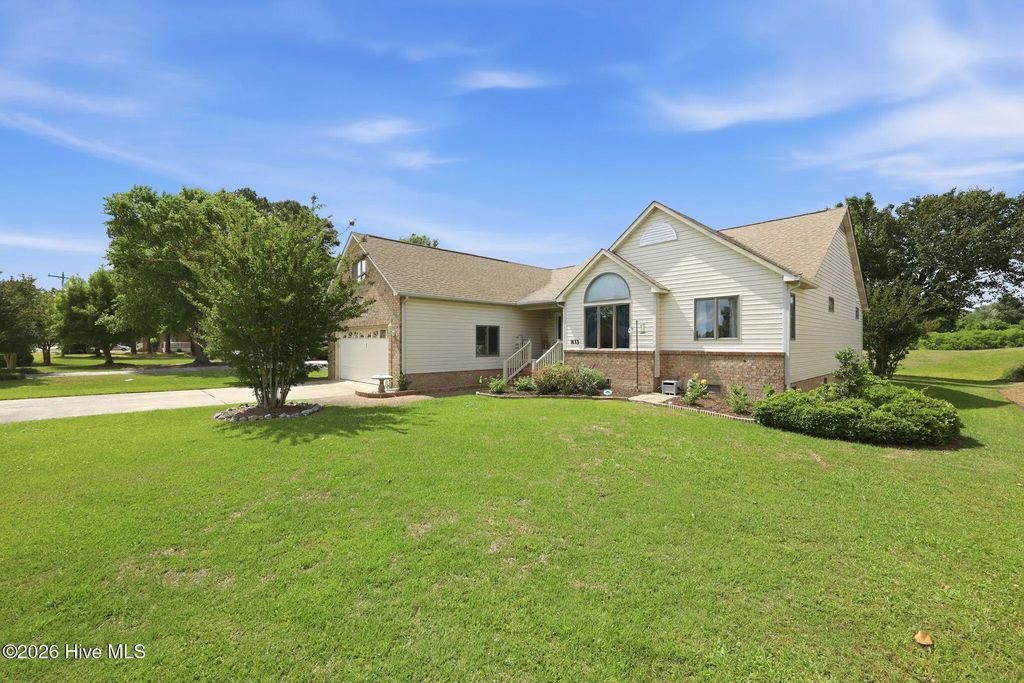 833 Pelican Drive, New Bern
