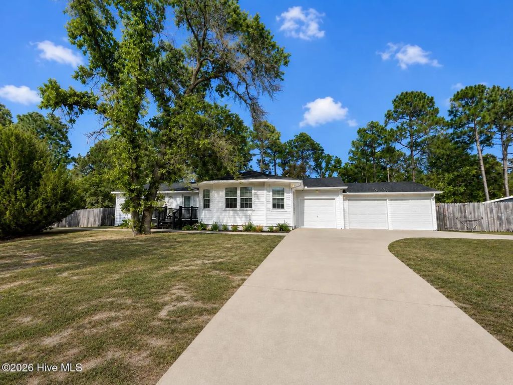 1341 Forest Lake Drive, Southport