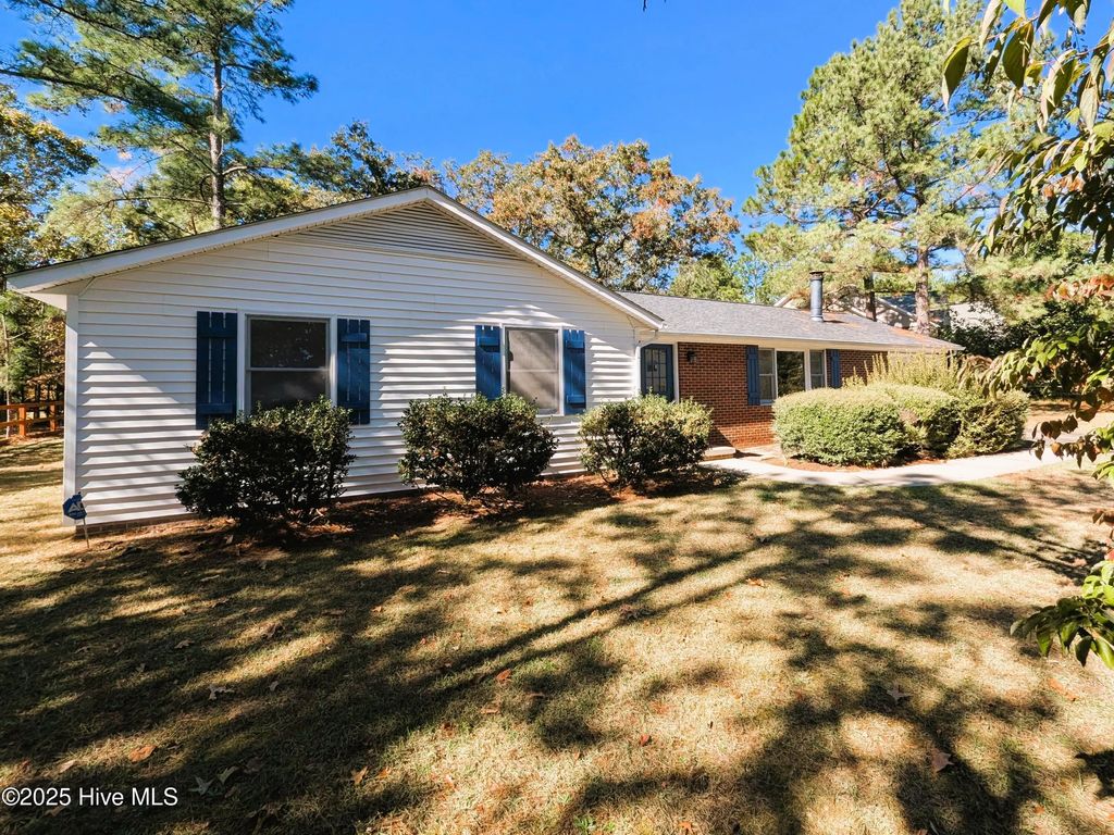 290 Diamondhead Drive S, Pinehurst