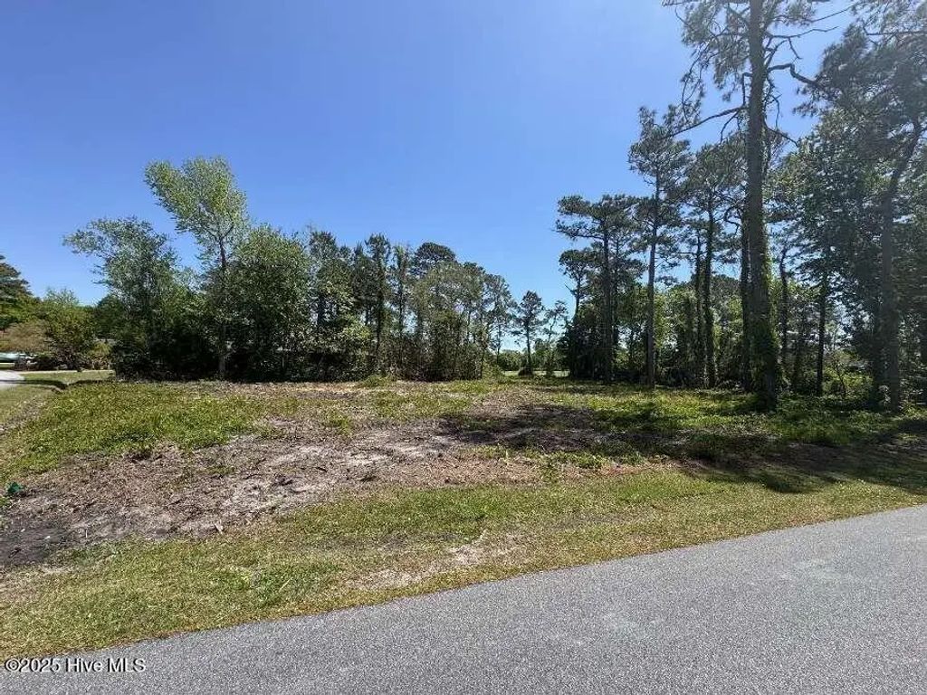 212 Lord Granville Drive, Morehead City