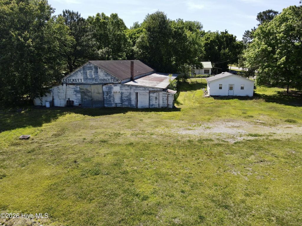751 River Road, Ash
