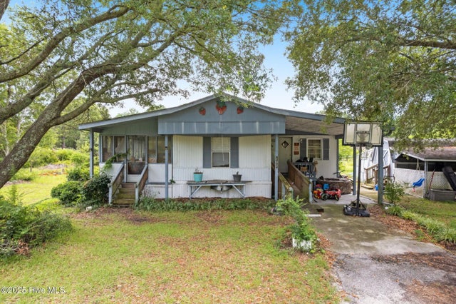 102 Victory Lane, Leland