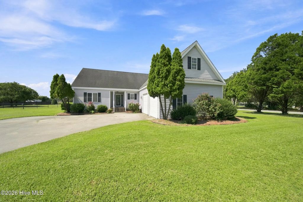1108 Greenmeade Court, Greenville