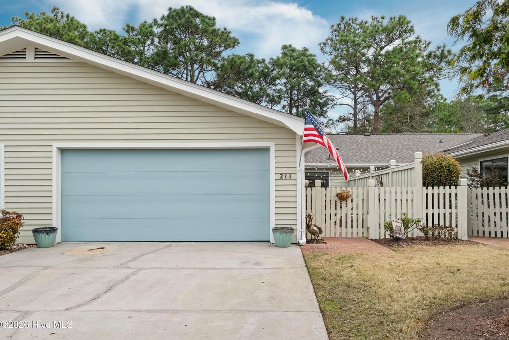 211 Inland Greens Circle, Wilmington