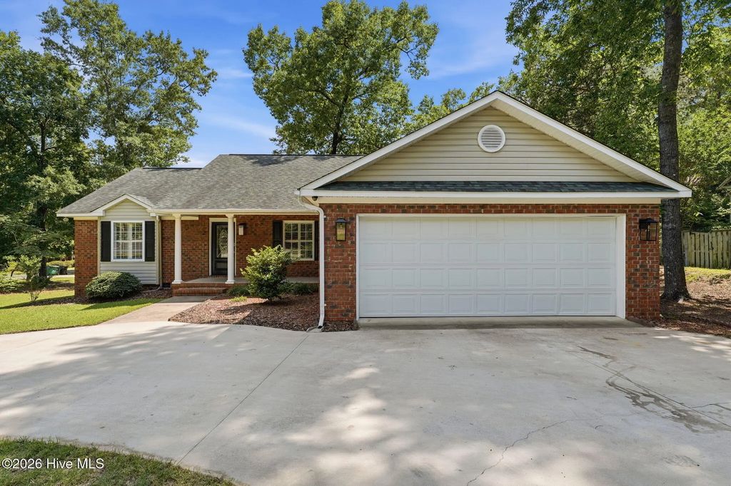 2 Ash Court, Pinehurst