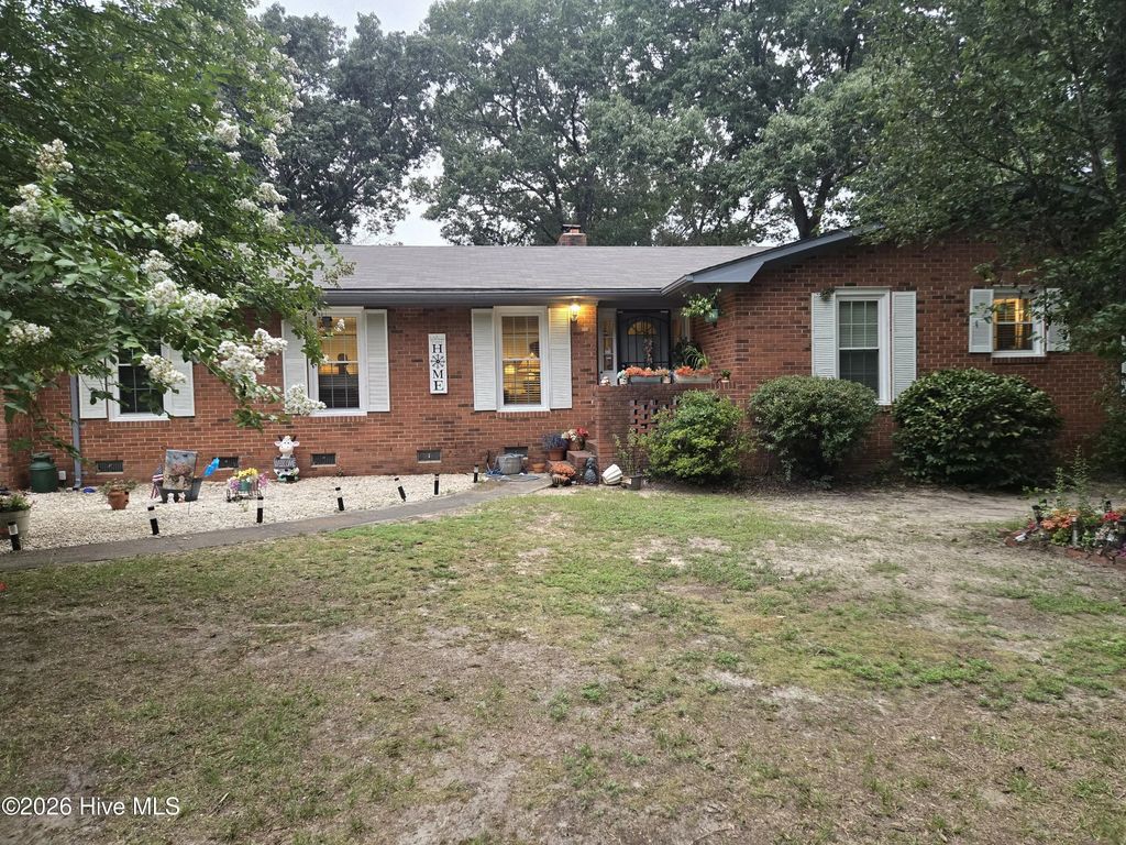 12501 Laurelcrest Road, Laurinburg