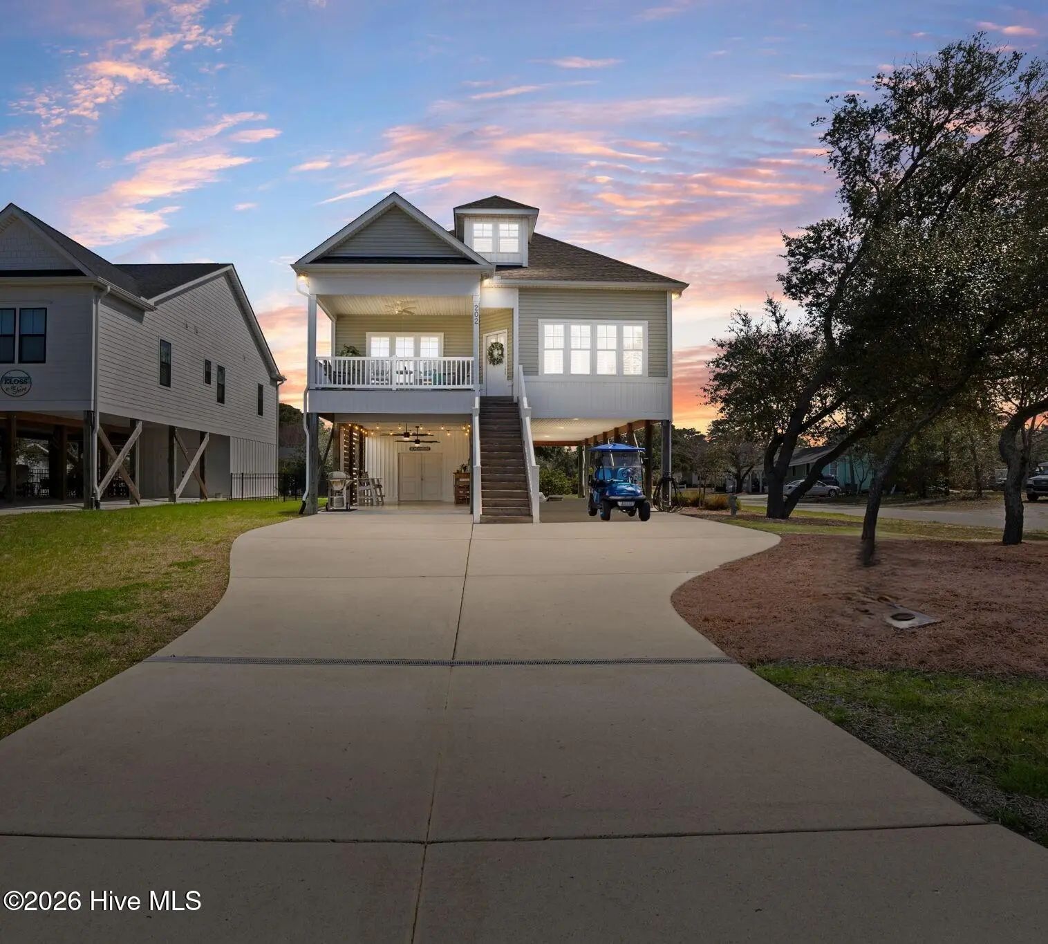 202 Ne 64th Street, Oak Island