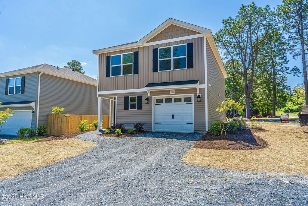 780 W Illinois Avenue, Southern Pines