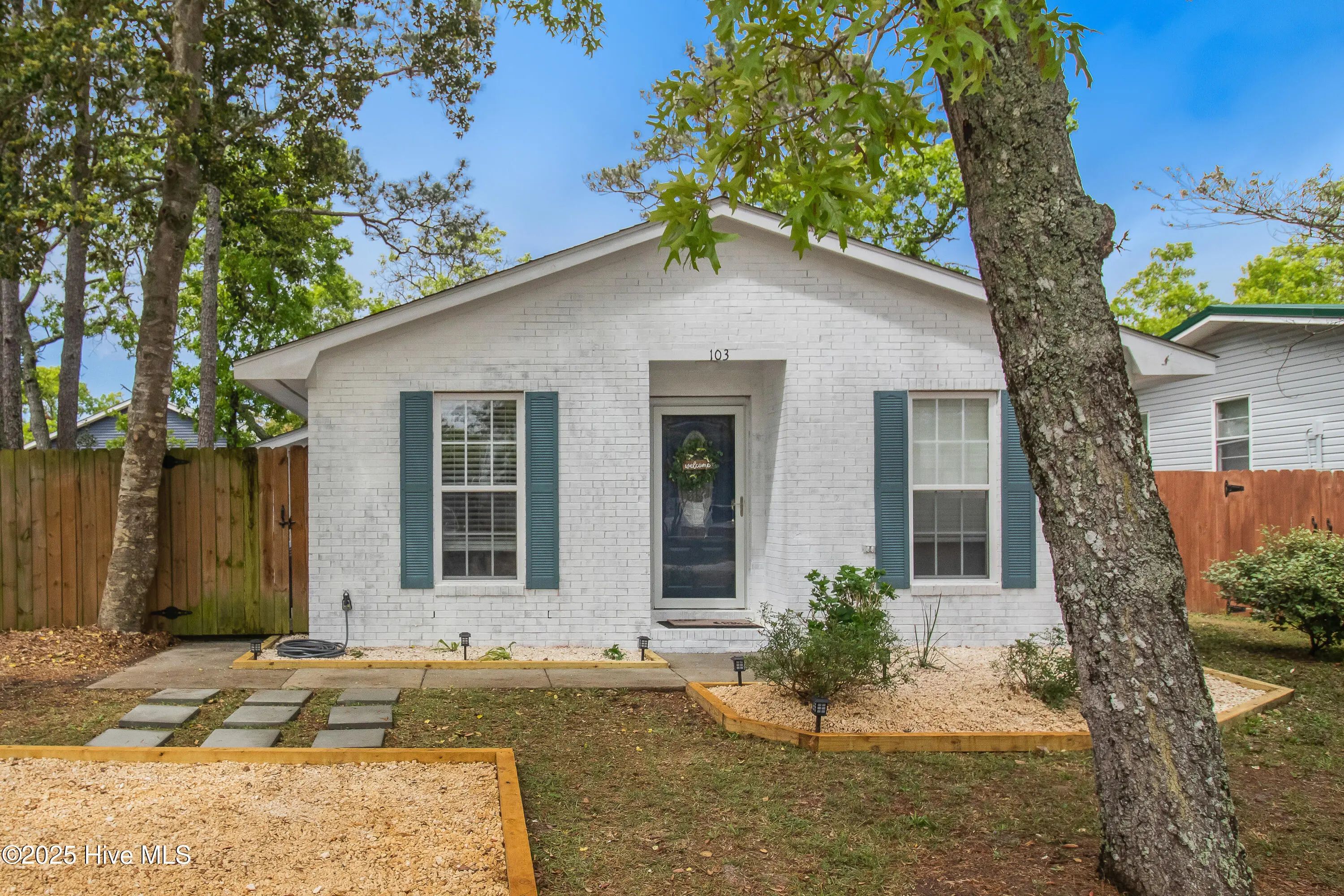 103 Ne 23rd Street, Oak Island