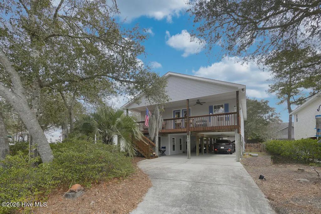 212 Ne 48th Street, Oak Island Wooded