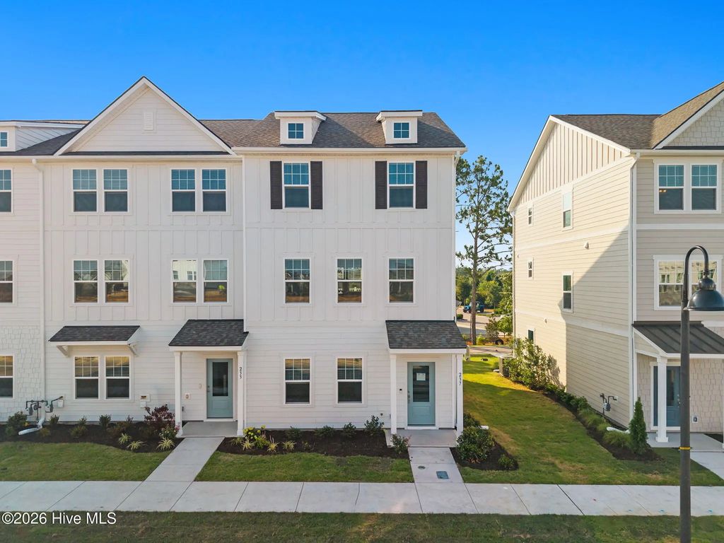 237 Pelican Flight Loop, Wilmington